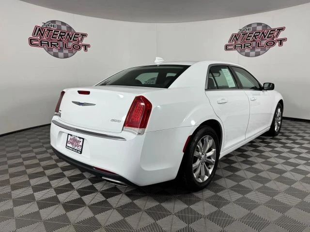 2018 Chrysler 300 (2005-2023) - Image 7 of 12