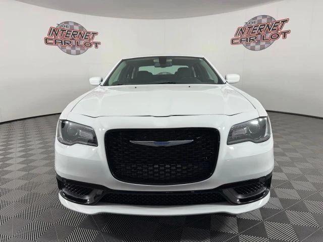 2018 Chrysler 300 (2005-2023) - Image 2 of 12