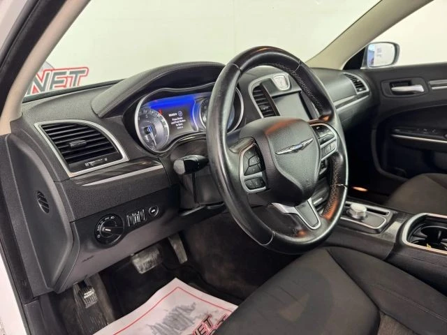 2018 Chrysler 300 (2005-2023) - Image 10 of 12