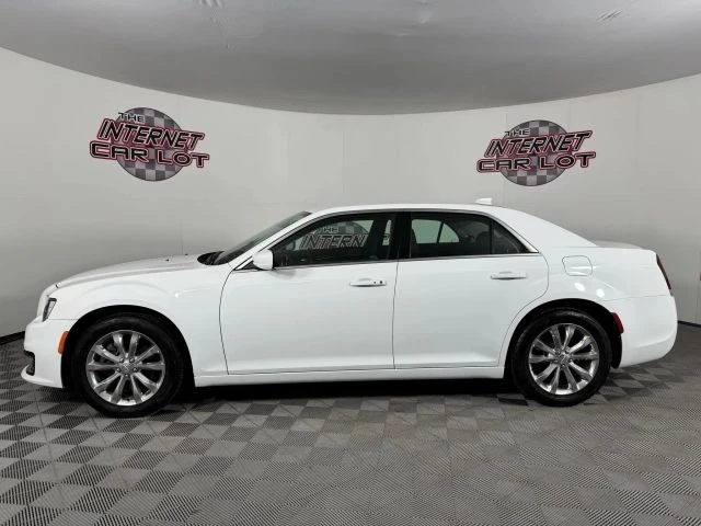 2018 Chrysler 300 (2005-2023) - Image 4 of 12