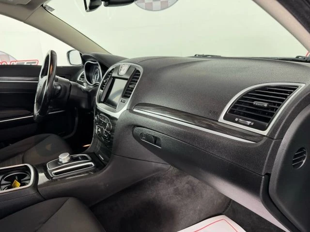 2018 Chrysler 300 (2005-2023) - Image 12 of 12