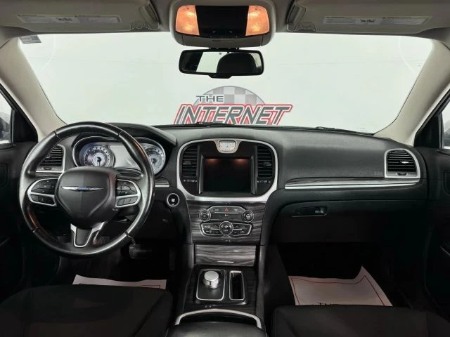 2018 Chrysler 300 (2005-2023) - Image 11 of 12