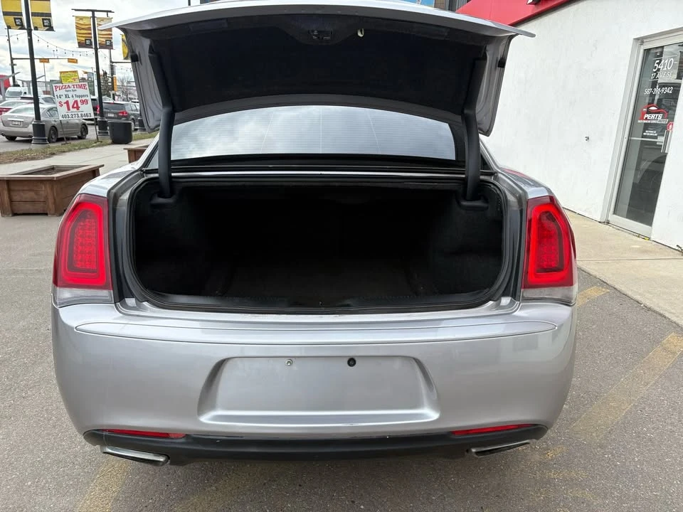 2018 Chrysler 300 (2005-2023) - Image 15 of 20