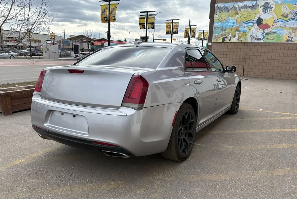2018 Chrysler 300 (2005-2023) - Image 9 of 20