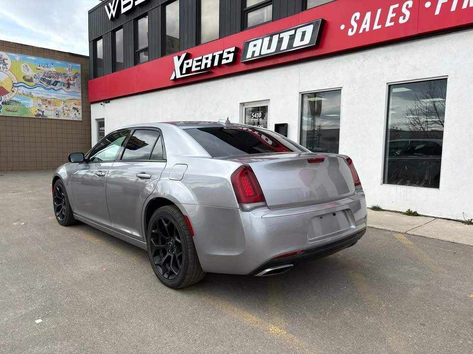 2018 Chrysler 300 (2005-2023) - Image 7 of 20