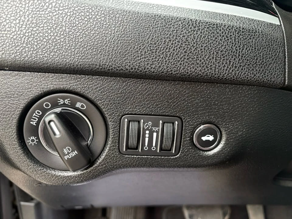2018 Chrysler 300 (2005-2023) - Image 19 of 20