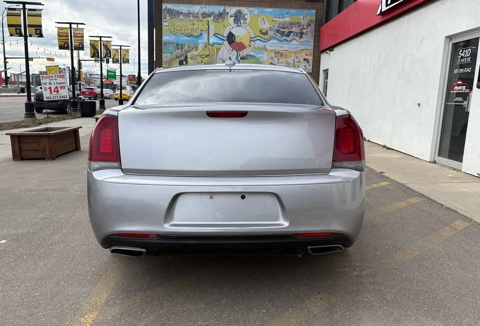 2018 Chrysler 300 (2005-2023) - Image 8 of 20
