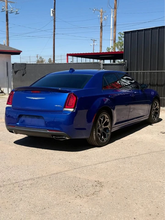 2018 Chrysler 300 (2005-2023) - Image 10 of 20