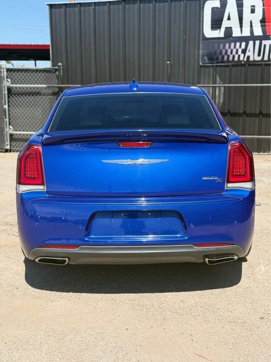 2018 Chrysler 300 (2005-2023) - Image 11 of 20