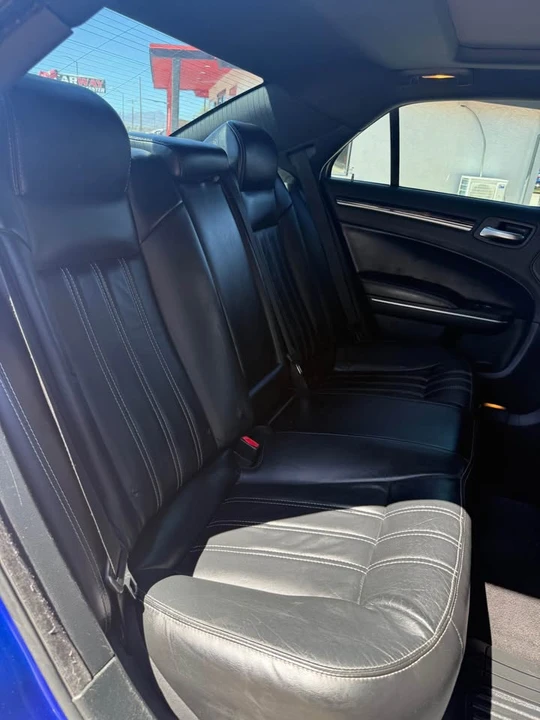 2018 Chrysler 300 (2005-2023) - Image 13 of 20