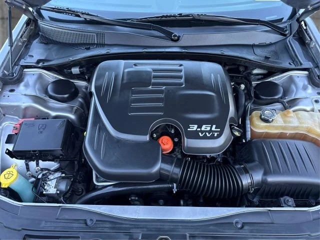 2018 Chrysler 300 (2005-2023) - Image 11 of 21