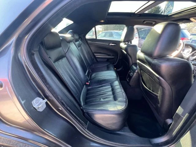 2018 Chrysler 300 (2005-2023) - Image 15 of 18