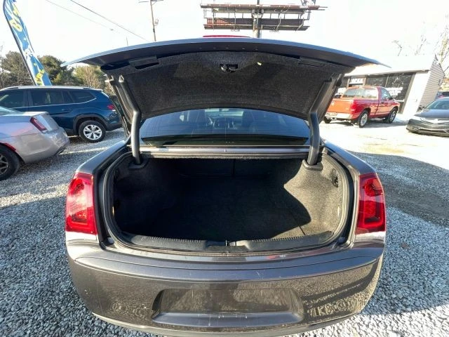 2018 Chrysler 300 (2005-2023) - Image 14 of 18