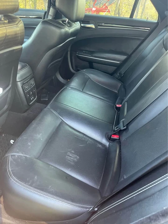 2018 Chrysler 300 (2005-2023) - Image 5 of 8