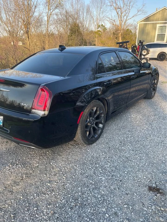 2018 Chrysler 300 (2005-2023) - Image 3 of 8