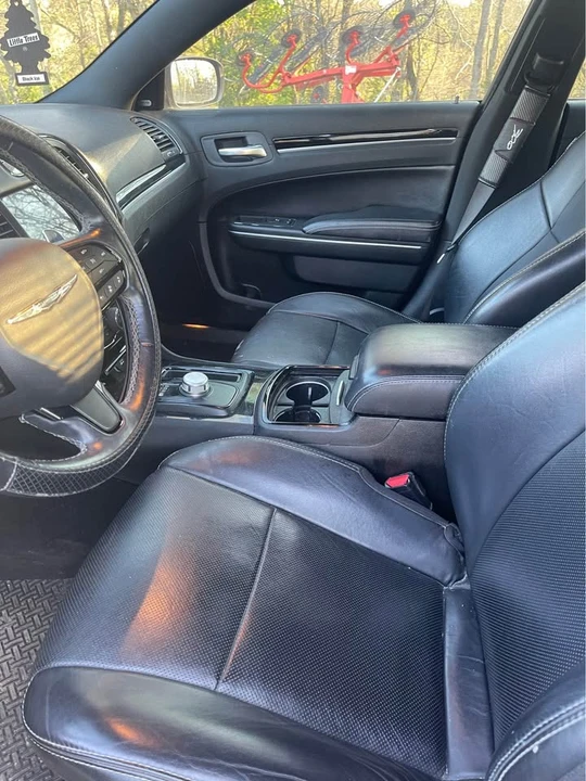 2018 Chrysler 300 (2005-2023) - Image 6 of 8