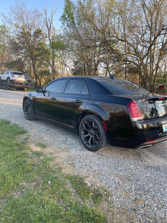 2018 Chrysler 300 (2005-2023) - Image 4 of 8