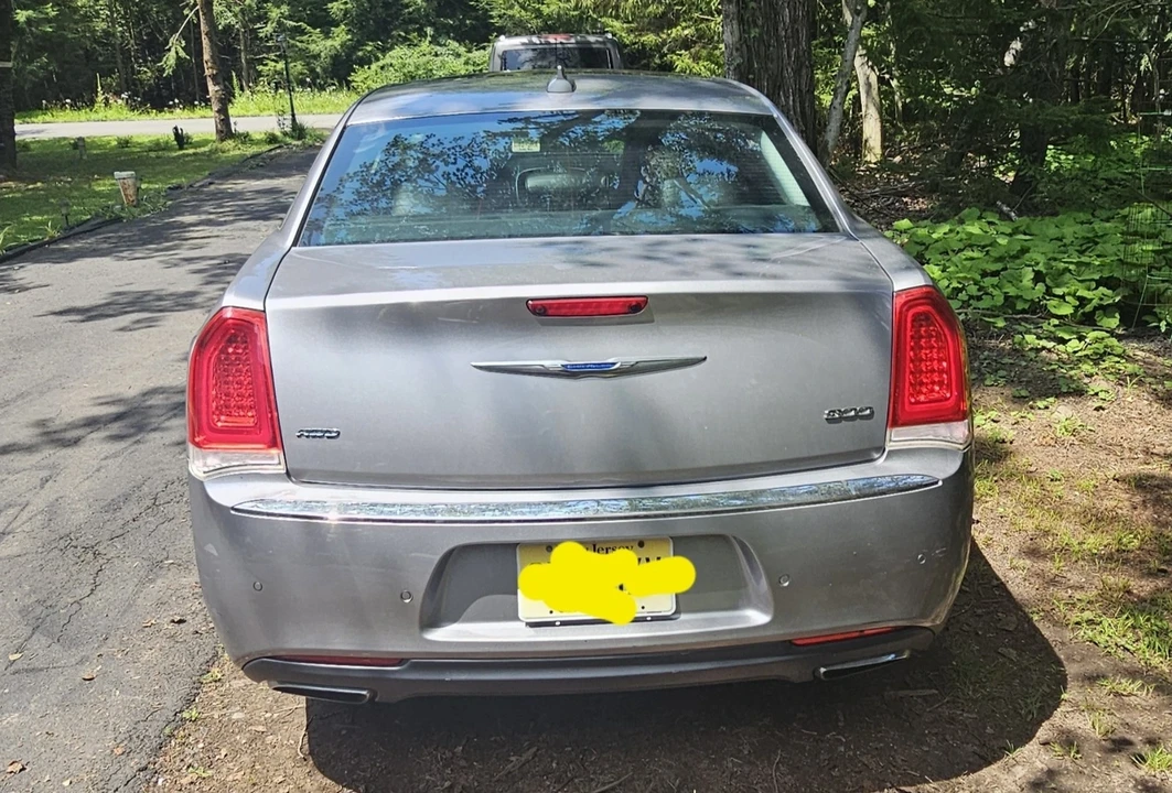 2018 Chrysler 300 (2005-2023) - Image 2 of 12