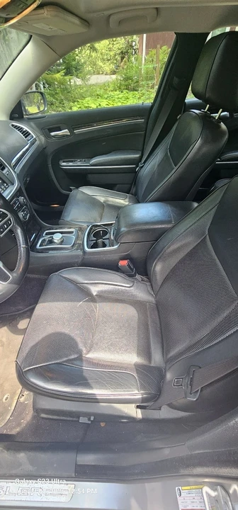 2018 Chrysler 300 (2005-2023) - Image 11 of 12