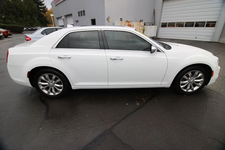 2018 Chrysler 300 (2005-2023) - Image 8 of 13