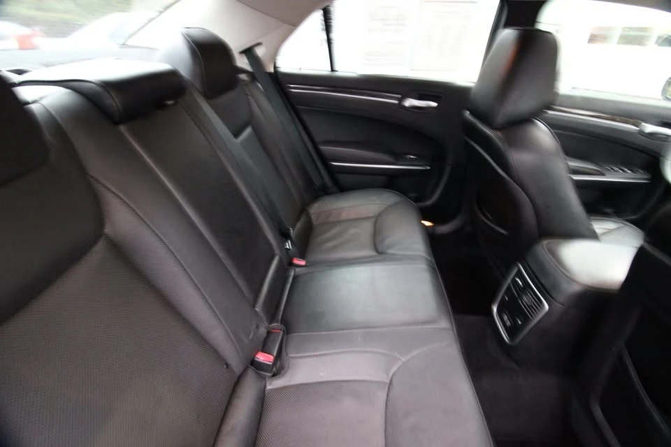 2018 Chrysler 300 (2005-2023) - Image 10 of 13