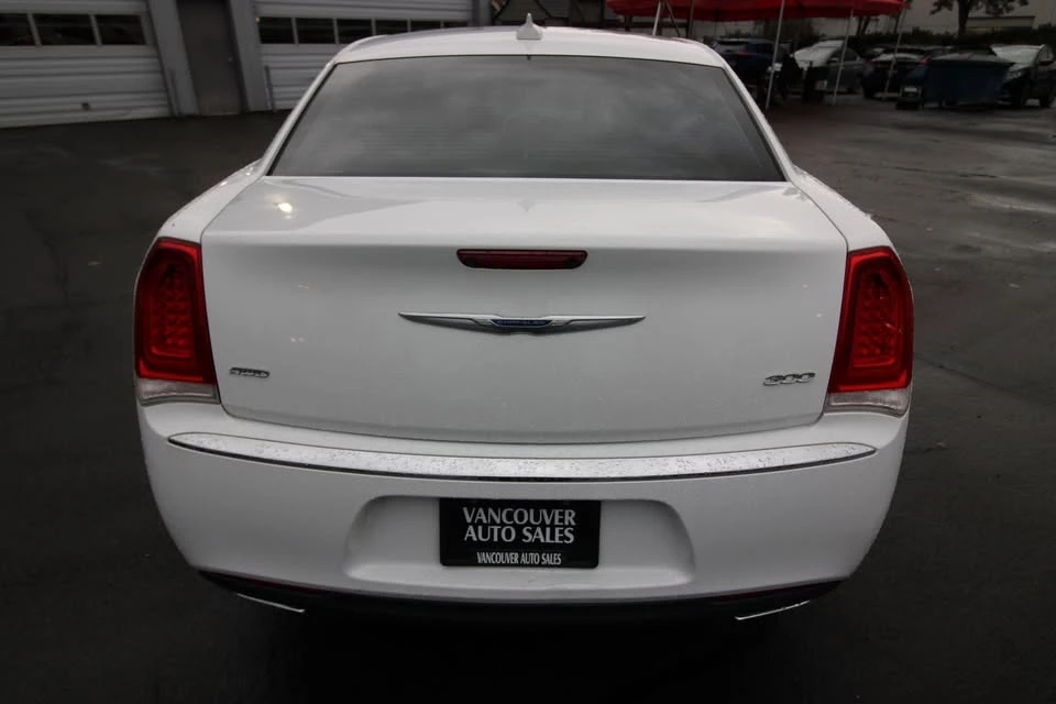 2018 Chrysler 300 (2005-2023) - Image 6 of 13