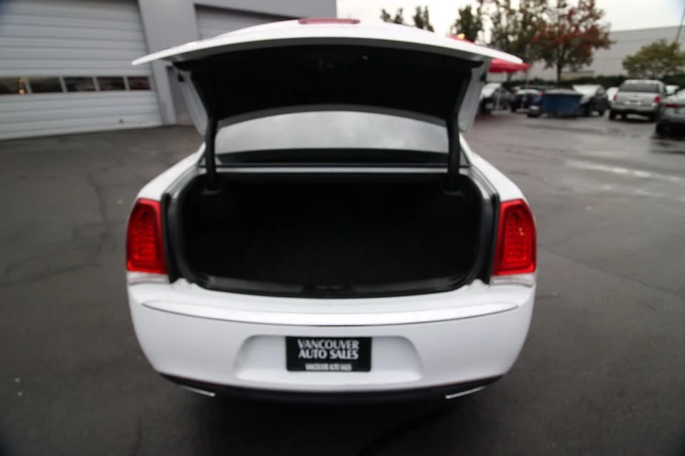 2018 Chrysler 300 (2005-2023) - Image 13 of 13