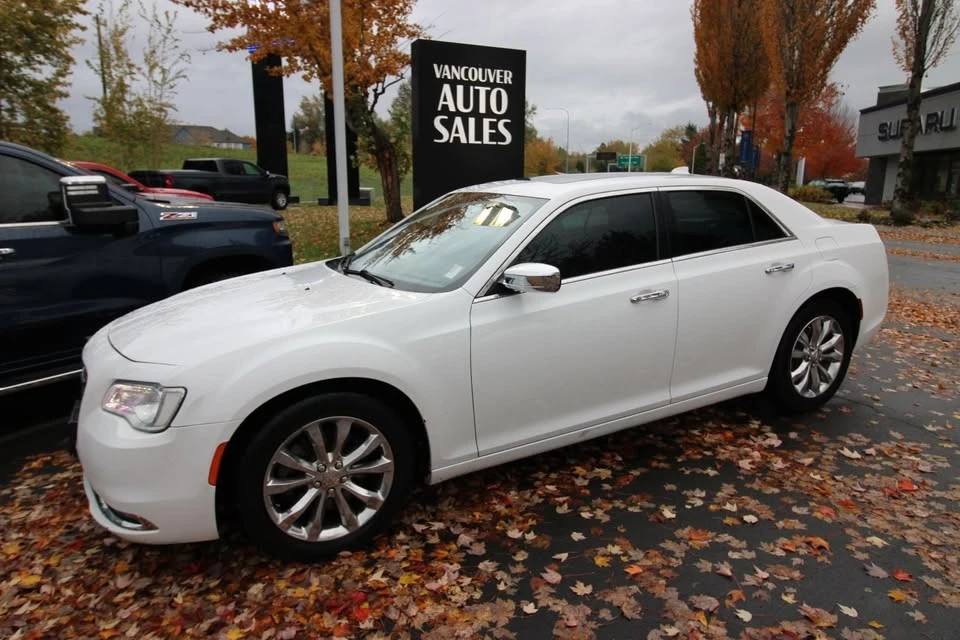 2018 Chrysler 300 (2005-2023) - Image 2 of 13
