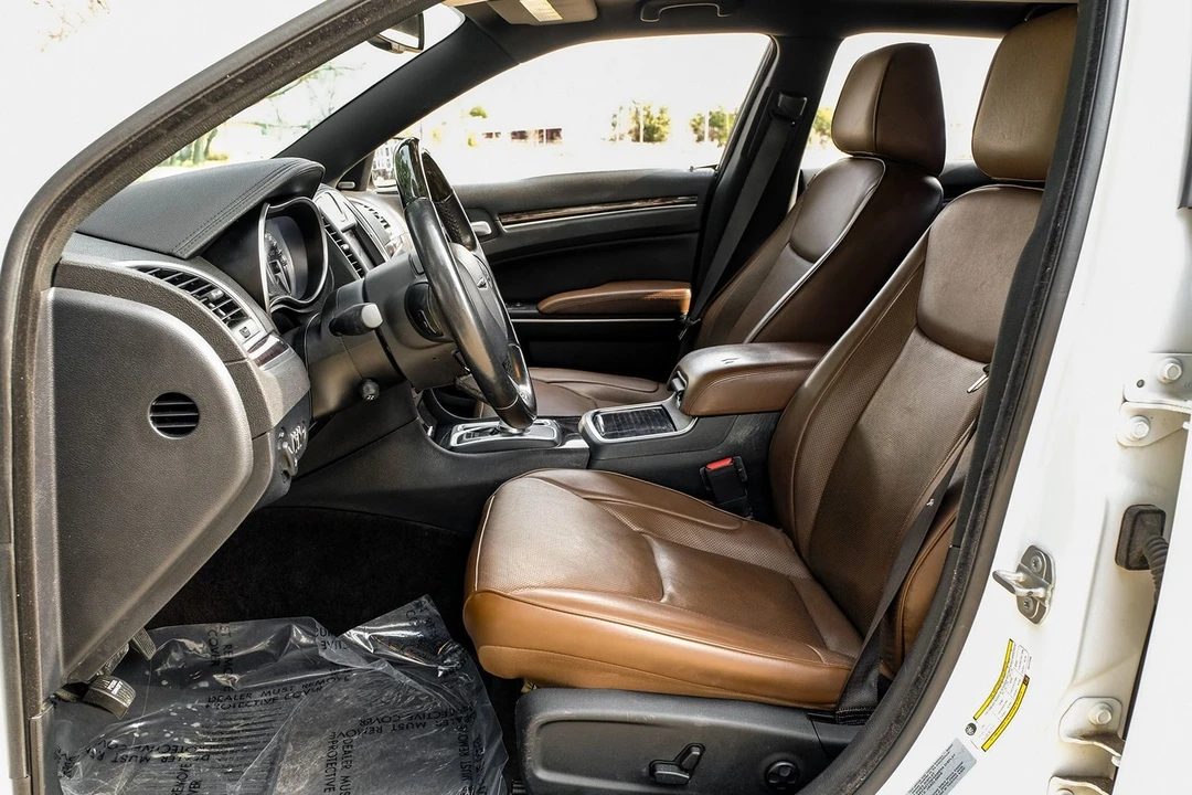 2018 Chrysler 300 (2005-2023) - Image 5 of 31