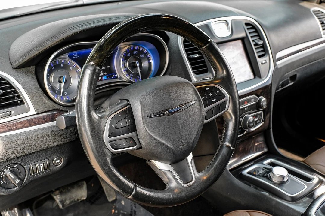 2018 Chrysler 300 (2005-2023) - Image 15 of 31
