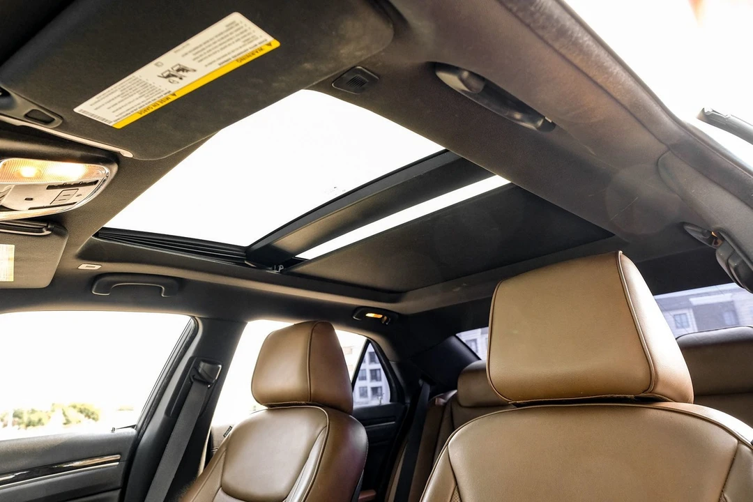 2018 Chrysler 300 (2005-2023) - Image 6 of 31