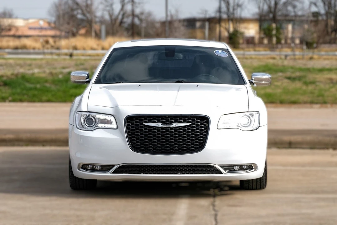 2018 Chrysler 300 (2005-2023) - Image 7 of 31