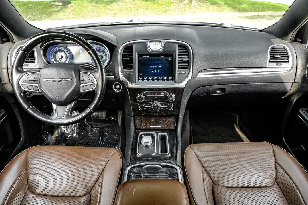 2018 Chrysler 300 (2005-2023) - Image 14 of 31