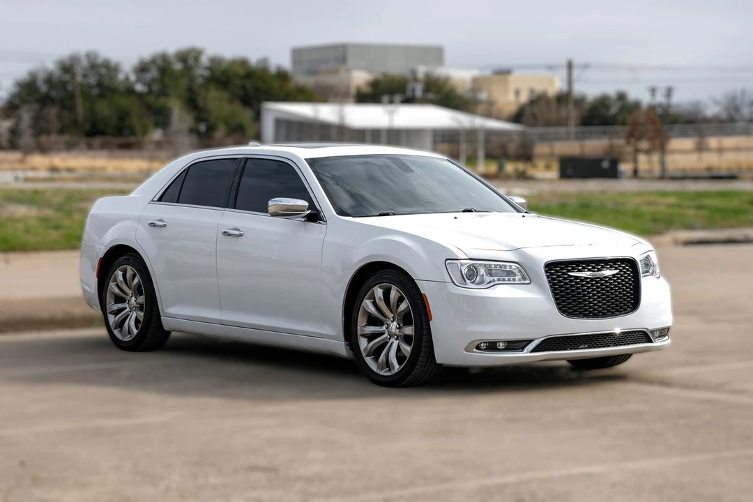 2018 Chrysler 300 (2005-2023) - Image 8 of 31