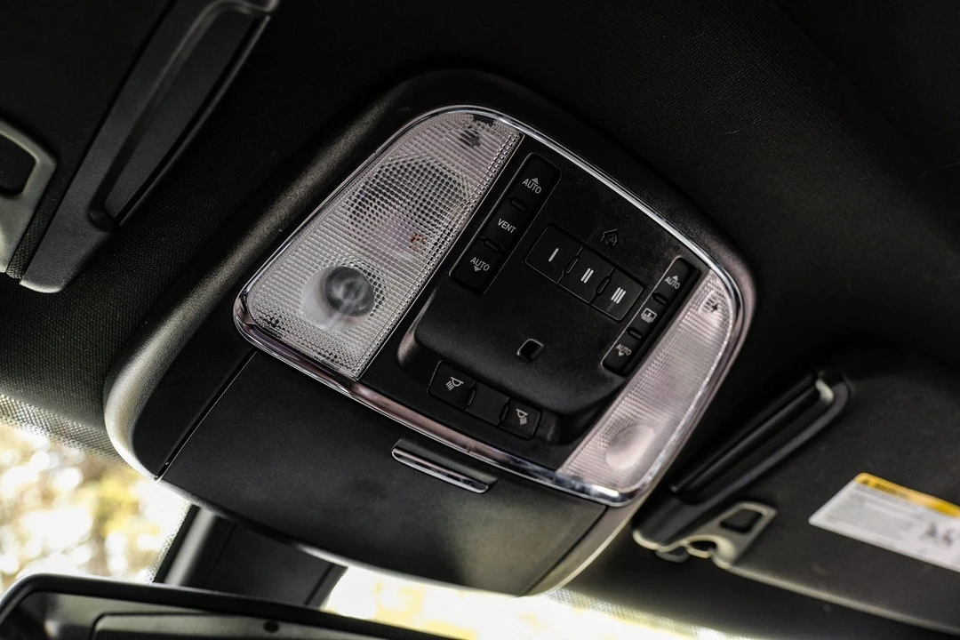 2018 Chrysler 300 (2005-2023) - Image 25 of 31