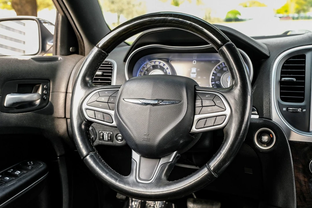 2018 Chrysler 300 (2005-2023) - Image 16 of 31