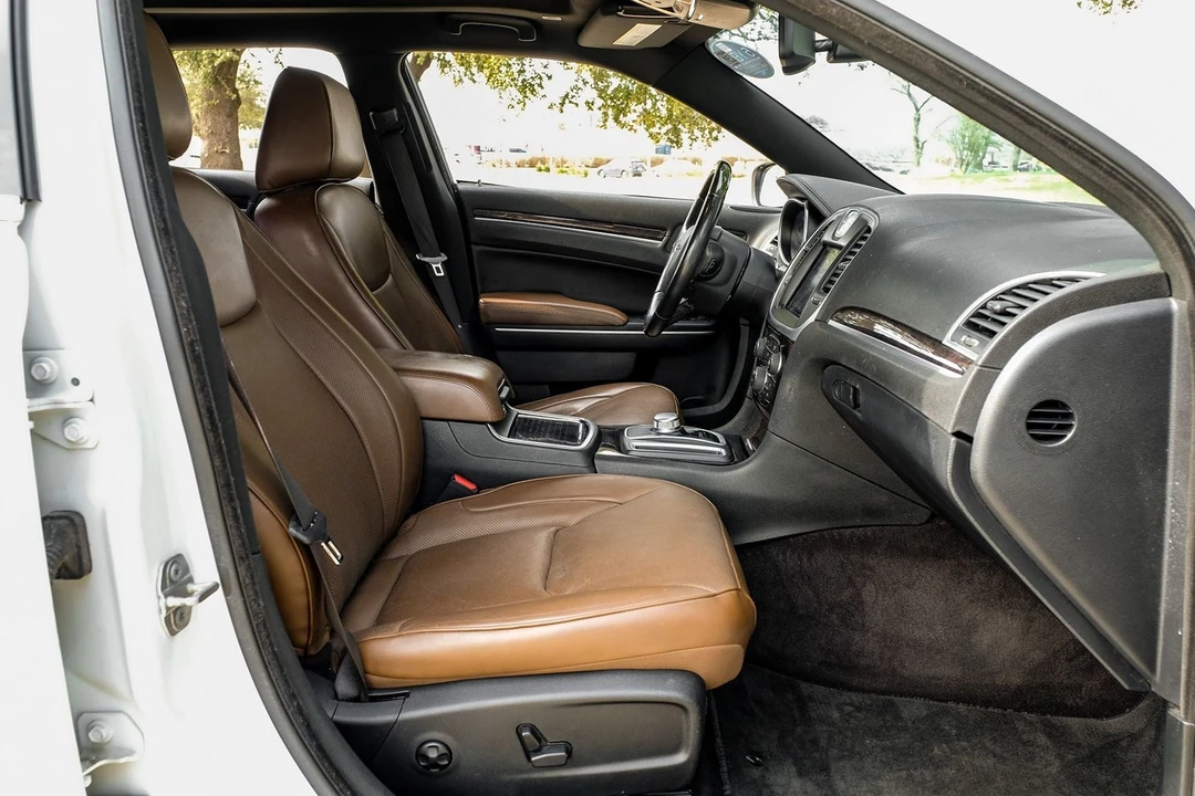 2018 Chrysler 300 (2005-2023) - Image 31 of 31