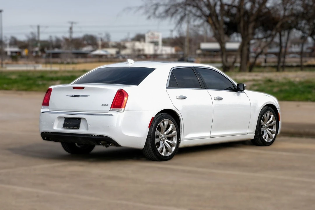 2018 Chrysler 300 (2005-2023) - Image 9 of 31