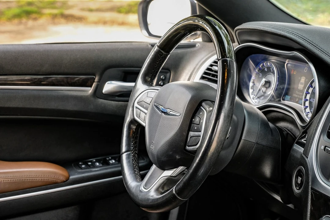 2018 Chrysler 300 (2005-2023) - Image 13 of 31