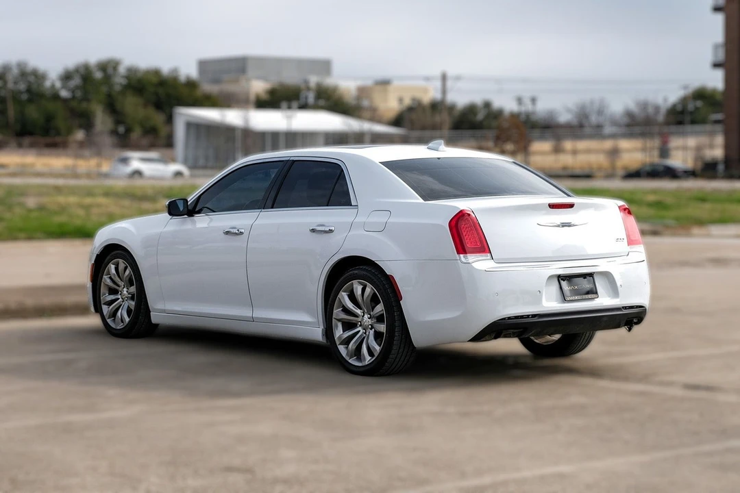 2018 Chrysler 300 (2005-2023) - Image 11 of 31