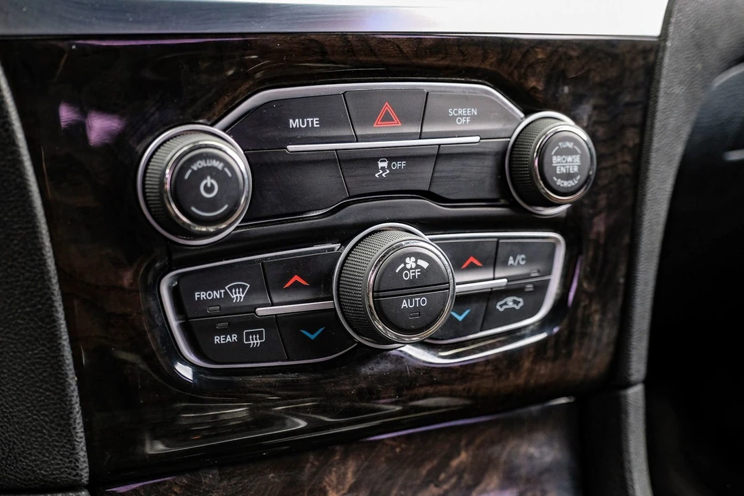 2018 Chrysler 300 (2005-2023) - Image 24 of 31