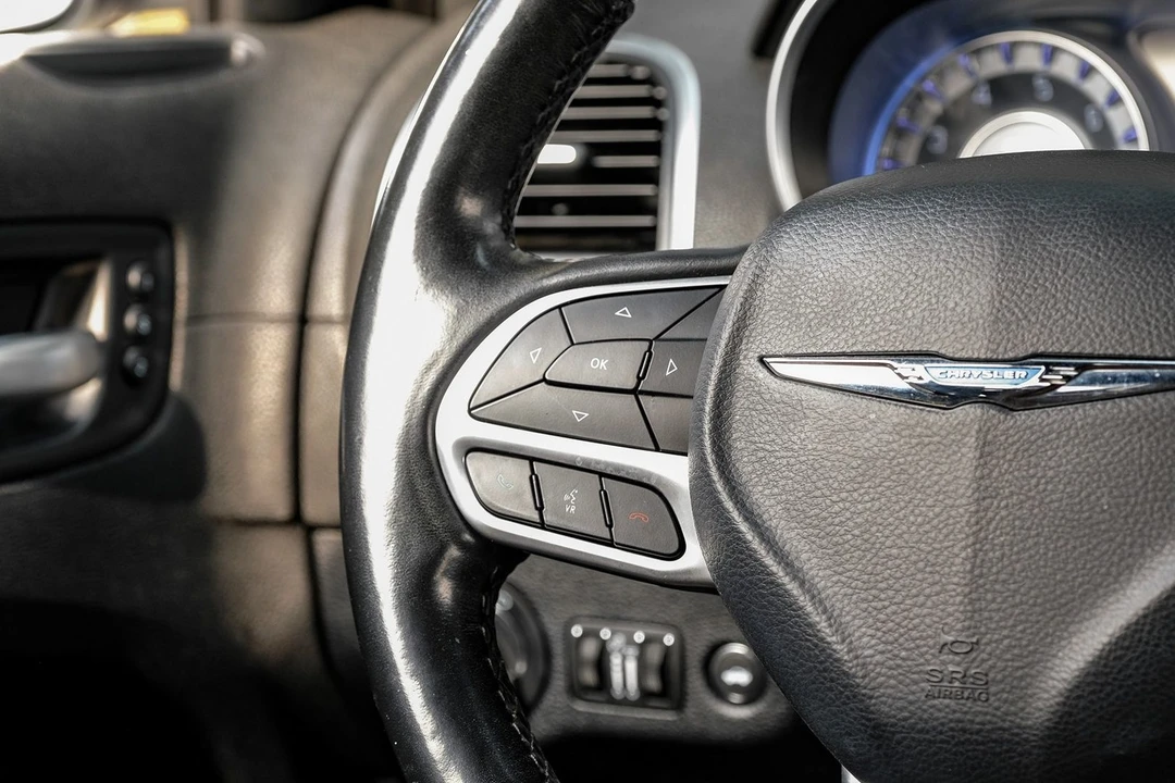 2018 Chrysler 300 (2005-2023) - Image 17 of 31