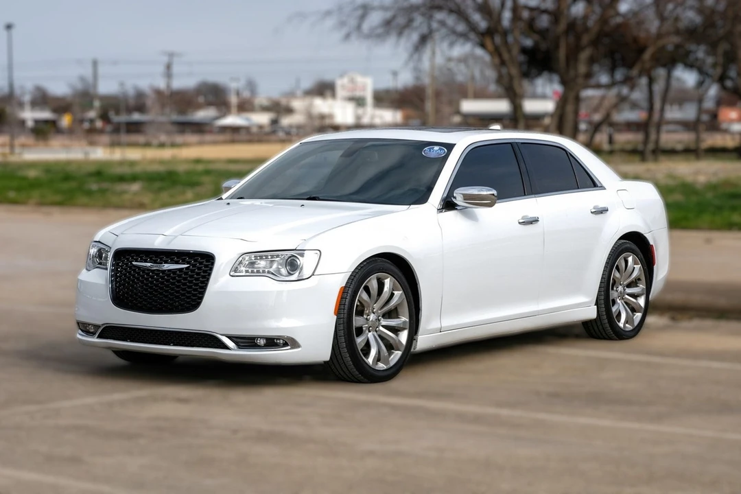 2018 Chrysler 300 (2005-2023) - Image 2 of 31
