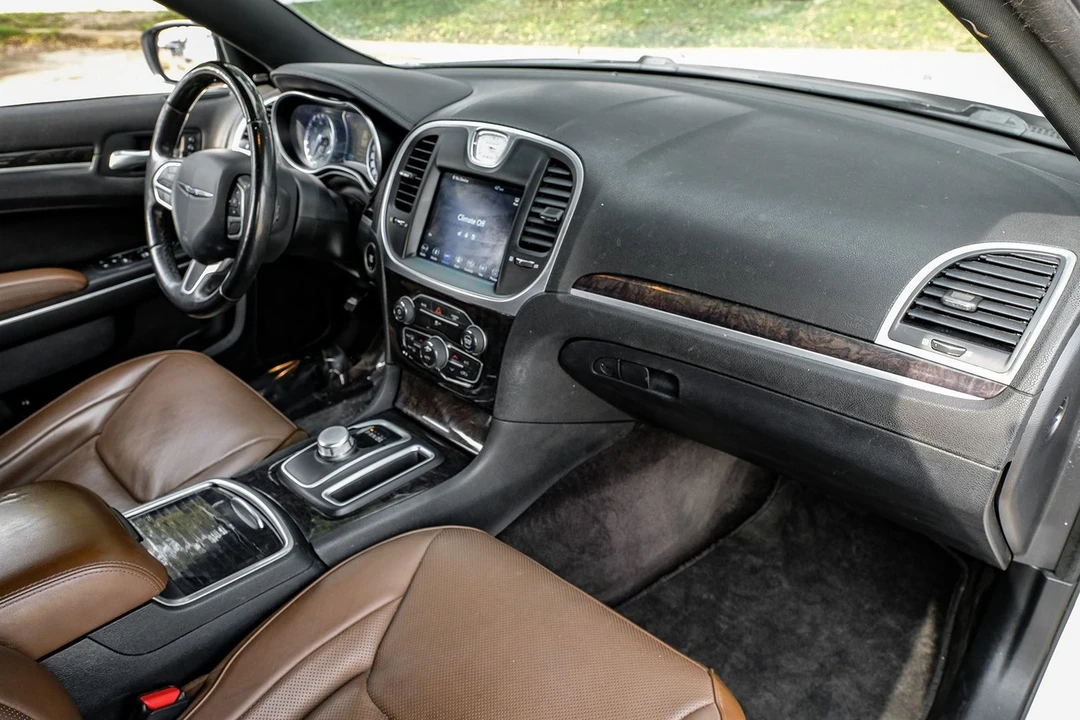 2018 Chrysler 300 (2005-2023) - Image 12 of 31