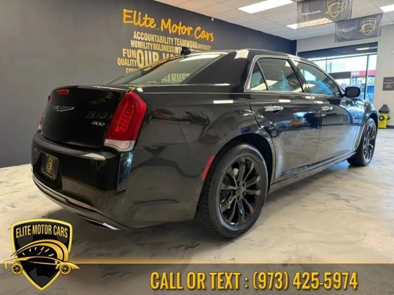 2018 Chrysler 300 (2005-2023) - Image 5 of 12