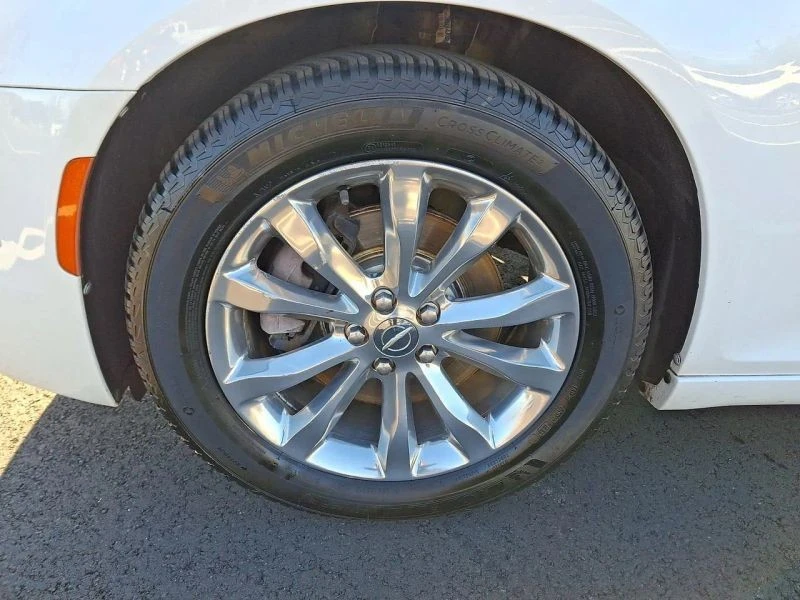 2018 Chrysler 300 (2005-2023) - Image 8 of 12