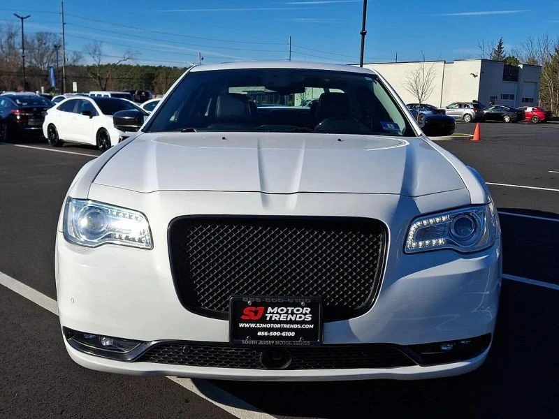 2018 Chrysler 300 (2005-2023) - Image 2 of 12