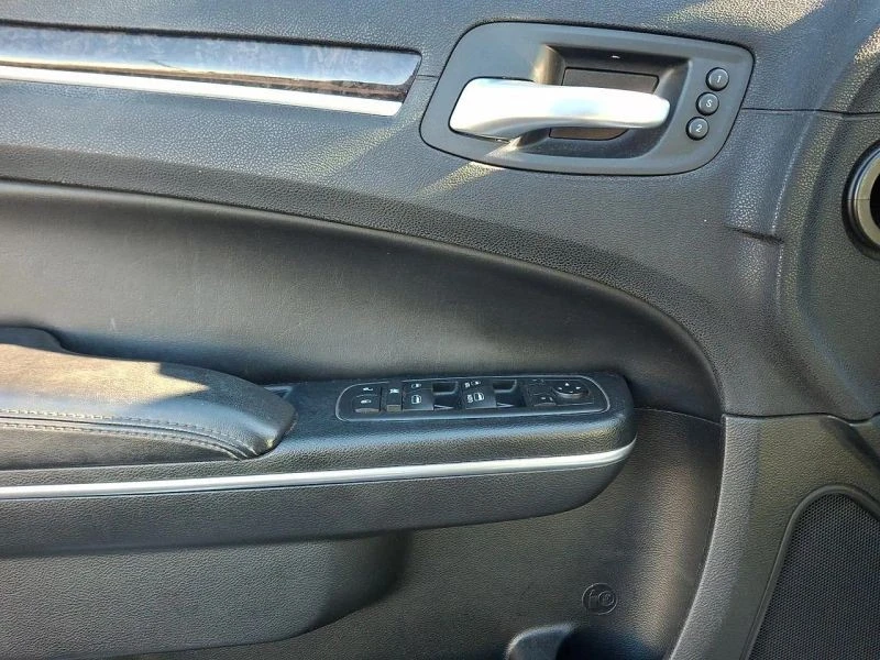 2018 Chrysler 300 (2005-2023) - Image 12 of 12