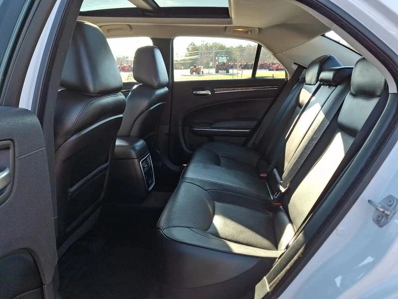 2018 Chrysler 300 (2005-2023) - Image 10 of 12