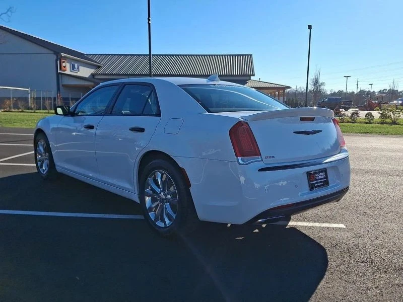 2018 Chrysler 300 (2005-2023) - Image 4 of 12